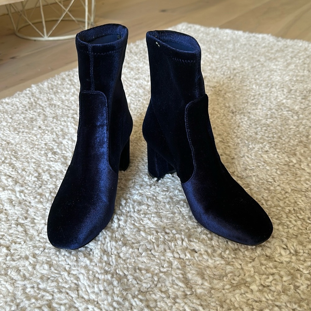 ANN TAYLOR blue velvet bootie sz 6.5